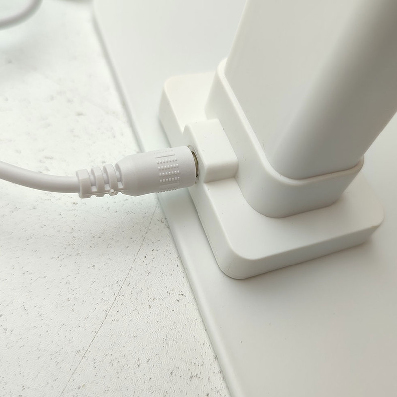 چراغ مطالعه شارژی مدل مولتی 3 حالته کد 2002