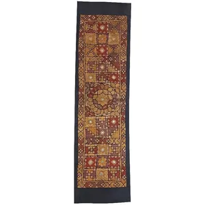 رومیزی سوزن دوزی کد SOOZRA103