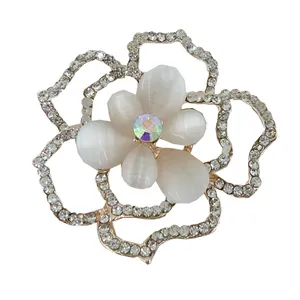 گل سینه زنانه طرح نسترن کد 90003