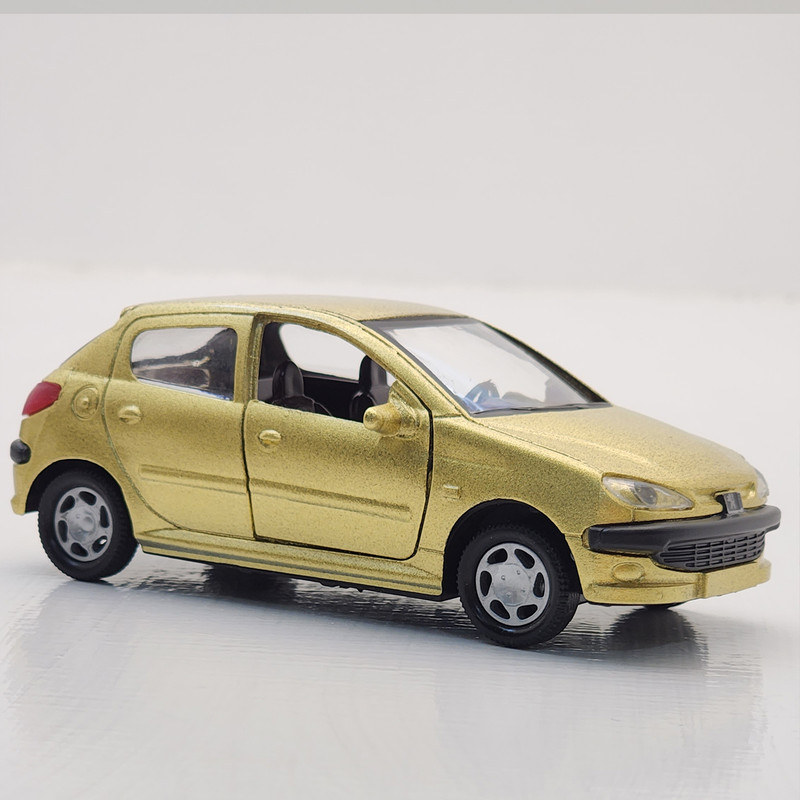 ماشین بازی ناب سل مدل فلزی درب بازشو پژو 206 custom cover