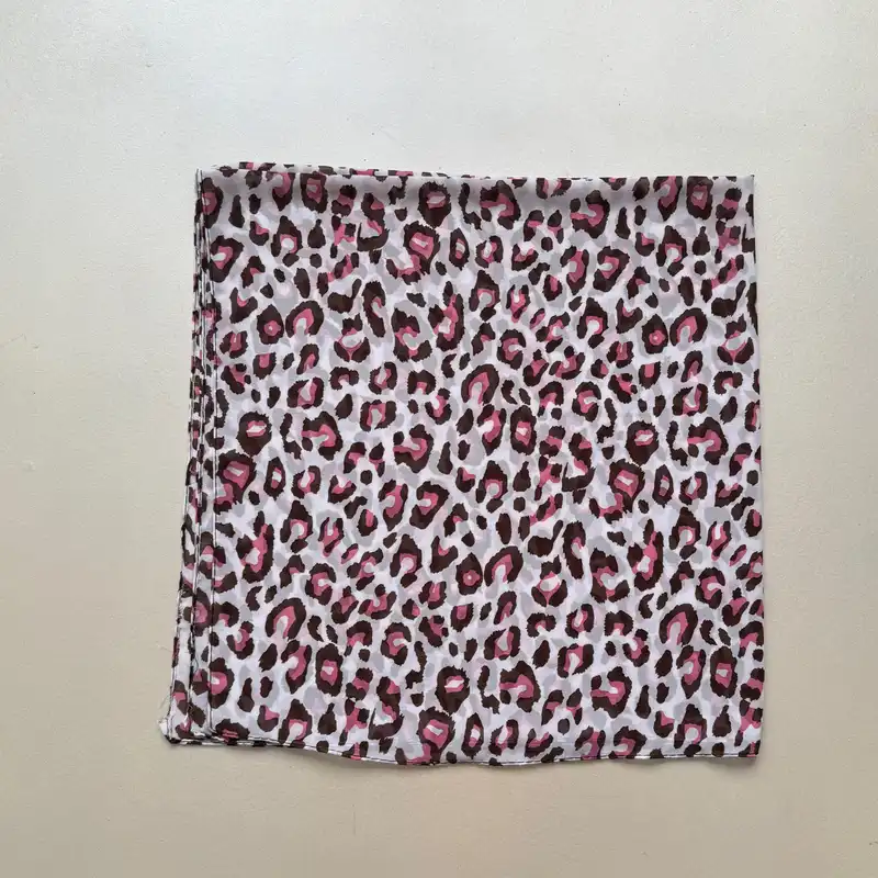 روسری زنانه مدل حریر کرپ پلنگی