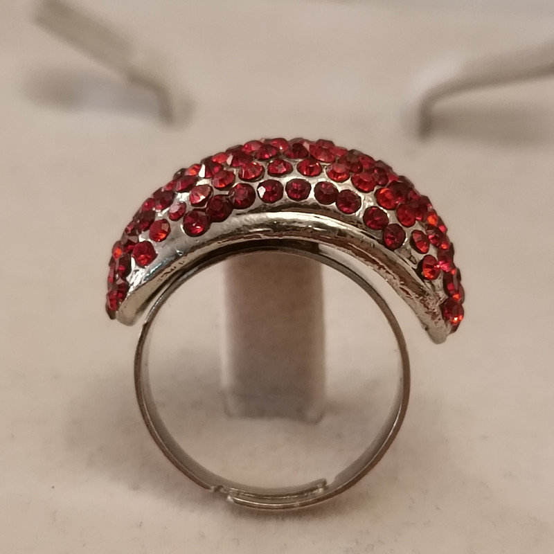 انگشتر زنانه مدل عروسکی نگین دار انگشتر زنانه مدل عروسکی نگین دار