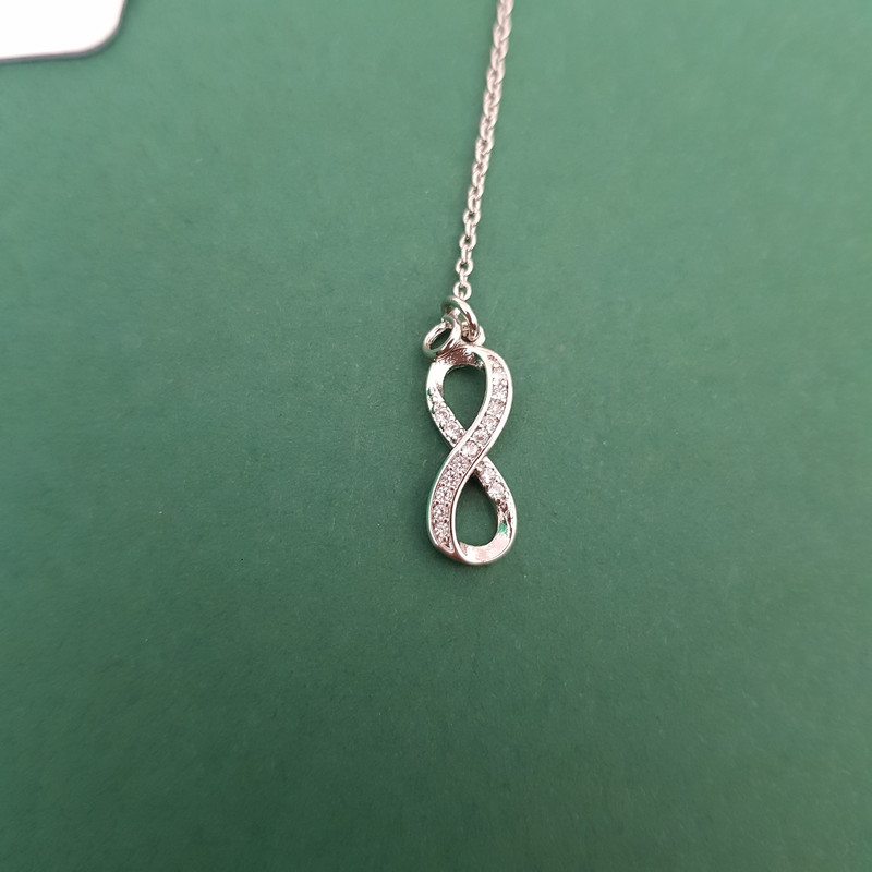 آویز ساعت زنانه مدل بی نهایت