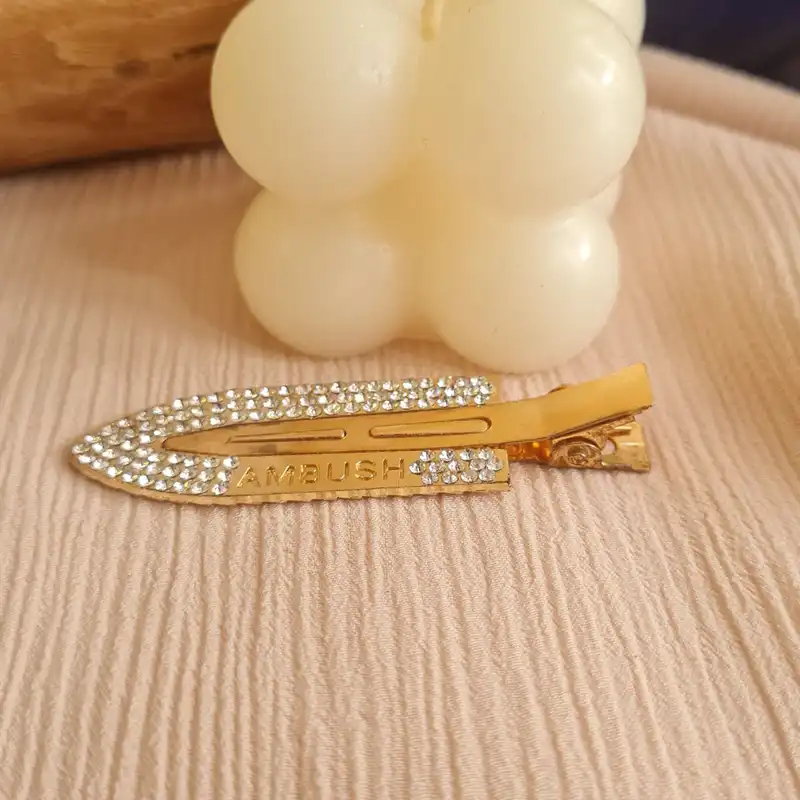 گیره مو زنانه مدل AMBUSH نگینی