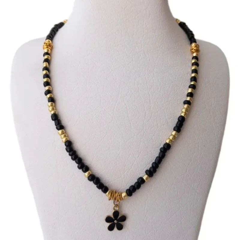 گردنبند دست ساز زنانه مدل مدل گل پنج پر