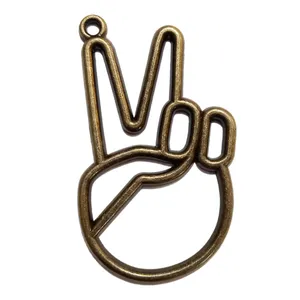 آویز گردنبند مدل پیروزی