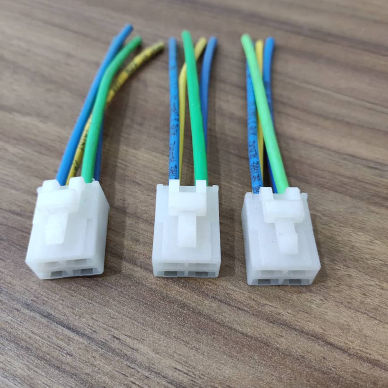 سوکت رله فن خودرو کد B052 مناسب برای پراید بسته 3 عددی