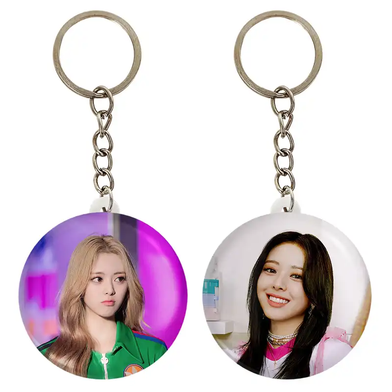 جاکلیدی خندالو مدل یونا گروه ایتزی ITZY کد 2021320222 مجموعه 2 عددی