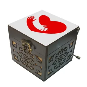 جعبه موزیکال مدل هندلی طرح قلب و دست کد m1138