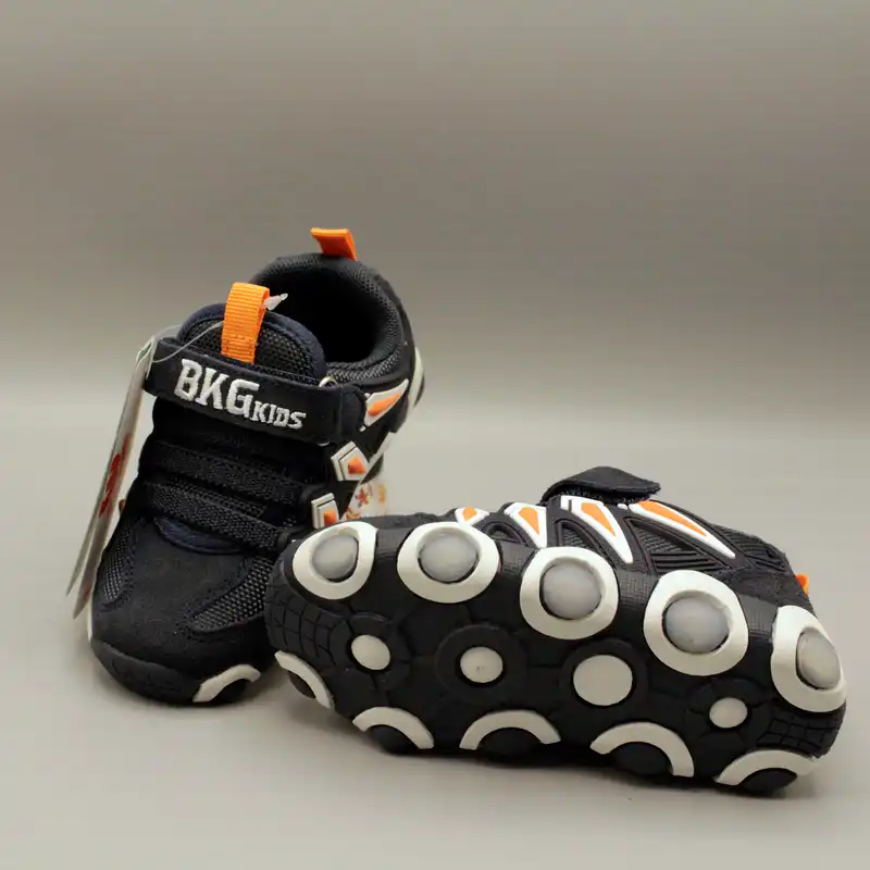 کفش راحتی پسرانه بی کی جی کیدز مدل  چراغ دار کد 09