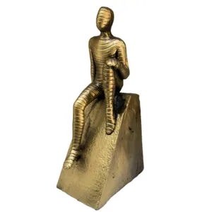 مجسمه دنیا دکوری سرمد مدل فیگور مومیایی منتظر