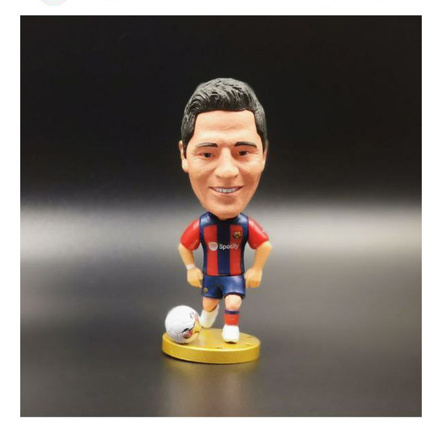 اکشن فیگور ساکروی مدل رابرت لواندوفسکی طرح بارسلونا