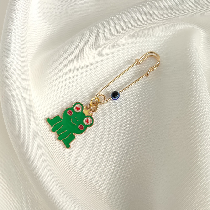 سنجاق سینه دخترانه لیمونار گالری مدل قورباغه تاج دار