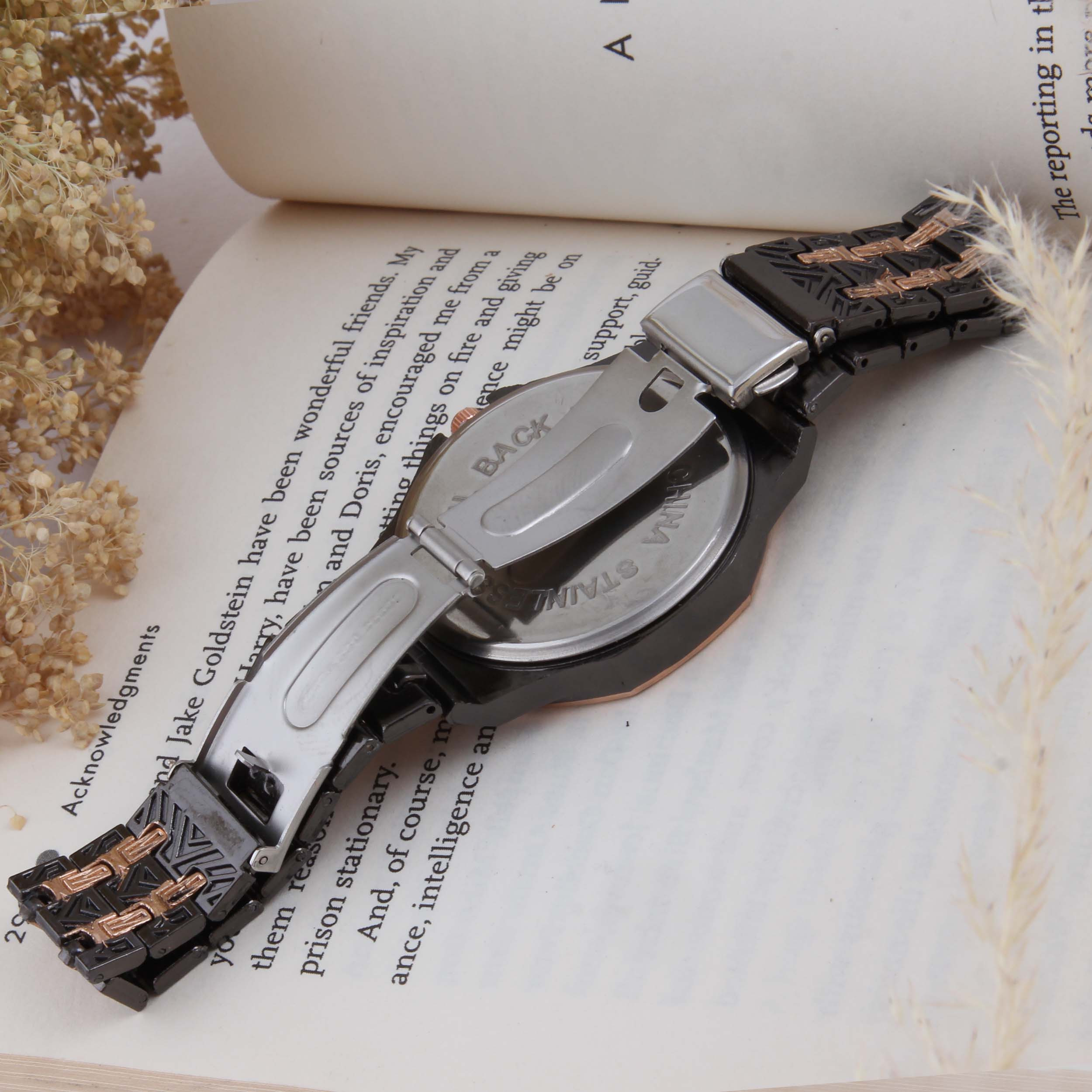 ساعت مچی عقربه ای زنانه مدل بند استیل کلاسیک کد WHW_408