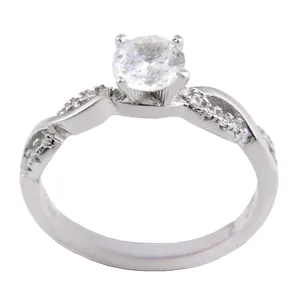 انگشتر نقره زنانه بازرگانی میلادی مدل نگین برلیان اتمی اکاری رادیوم طرح نامزدی کد AWR_1439