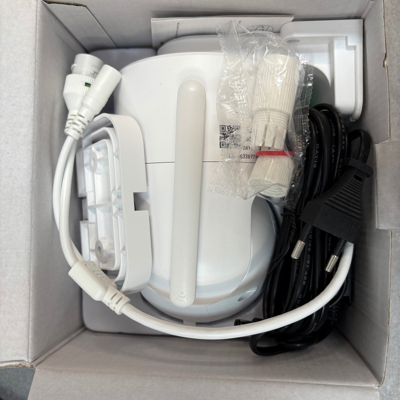 دوربین مداربسته تحت شبکه اسپیددام یوسی مدل Q1، با اتصال Wi-Fi، رزولوشن 2K، چرخش PTZ 360 درجه، میکروفون داخلی، پشتیبانی از کارت حافظه Micro SD تا 128 گیگابایت و مقاوم در برابر گردوغبار