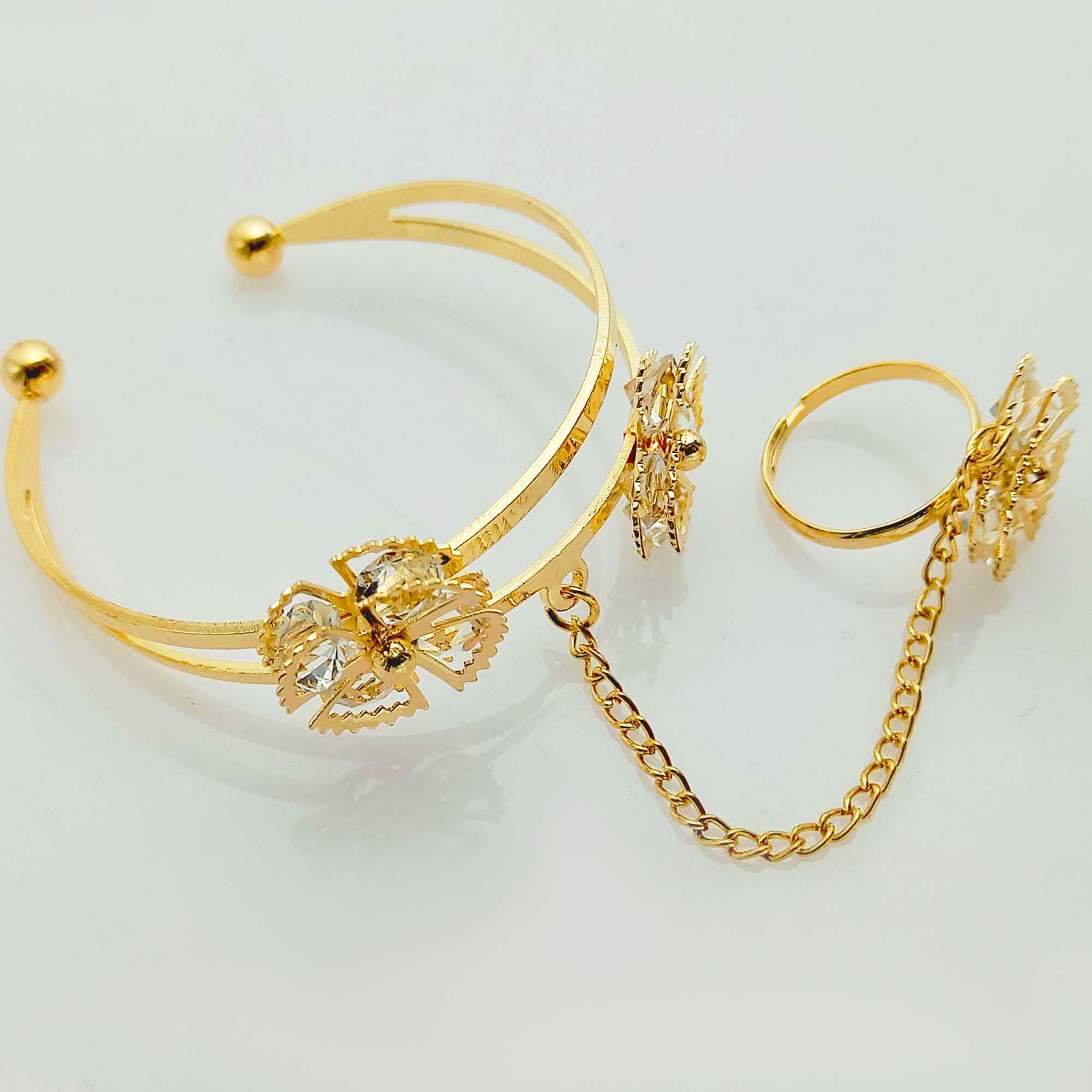 دستبند دخترانه طرح گل چهار پر مدل نگین دار کد 796DSD