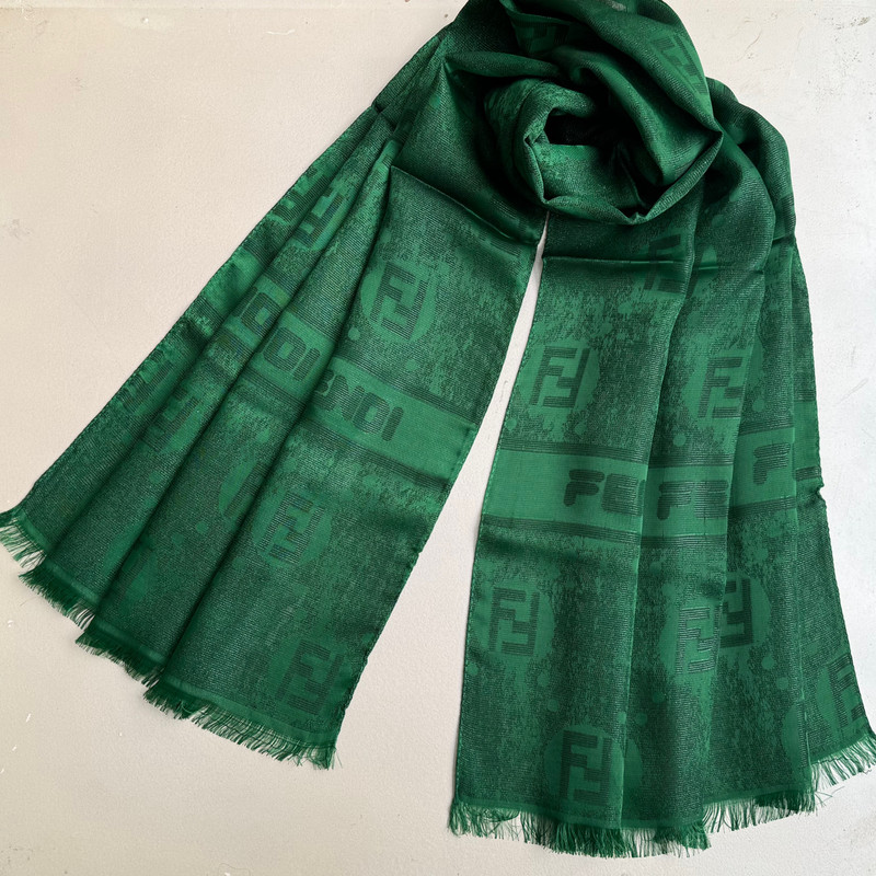 شال زنانه مدل نخ ژاکارد دورو وارداتی شاین دار هایلایتی چهار فصل کد ۳