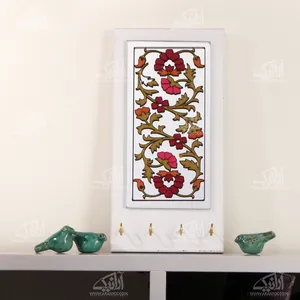 کلید آویز آبگینه‏ ویترای‏  ‏‏رنگ ‏سفید‏ طرح ‏ختایی‏ مدل 1005400008