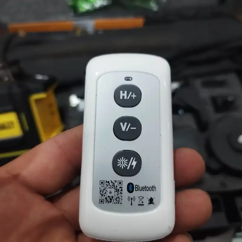 تراز لیزری دیوالت مدل DEW- BYT-LL4D-1.20