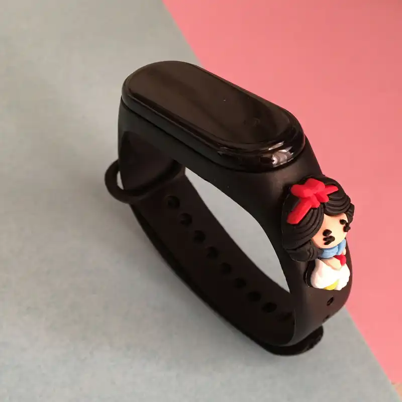 ساعت مچی دیجیتال مدل ضدآب لمسی طرح سفید برفی کیوت کد W S 77