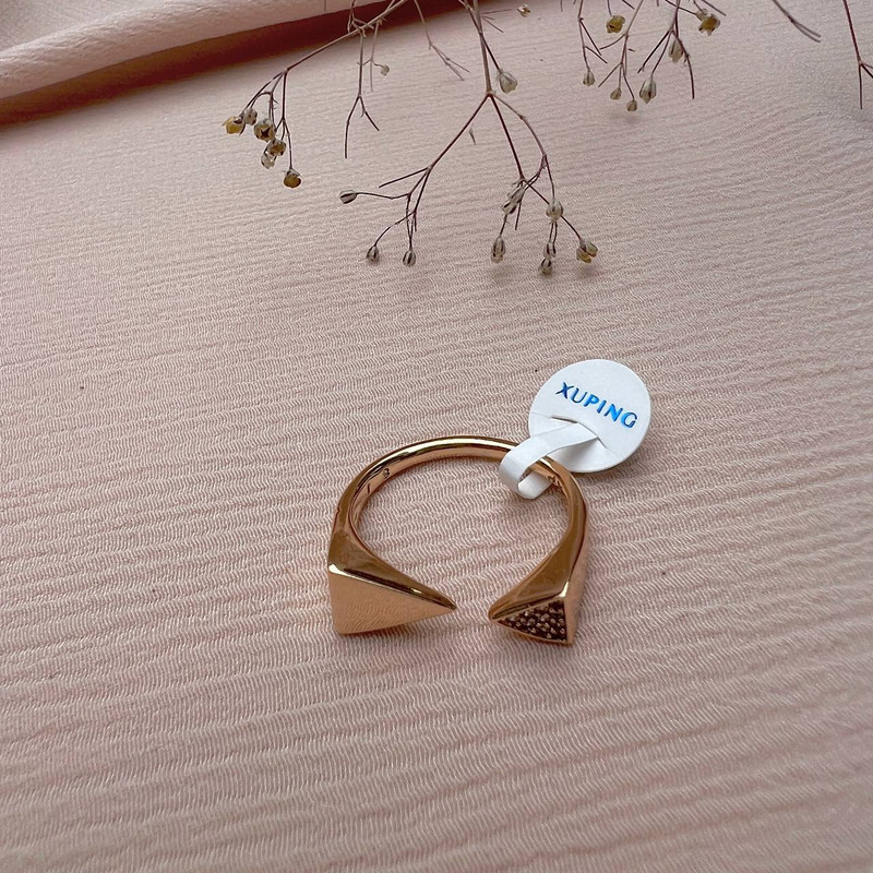 انگشتر زنانه مدل مثلثی انگشتر زنانه مدل مثلثی