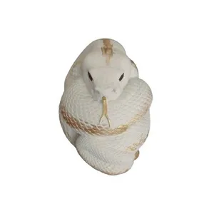 مجسمه بتنی مدل مار طرح دار