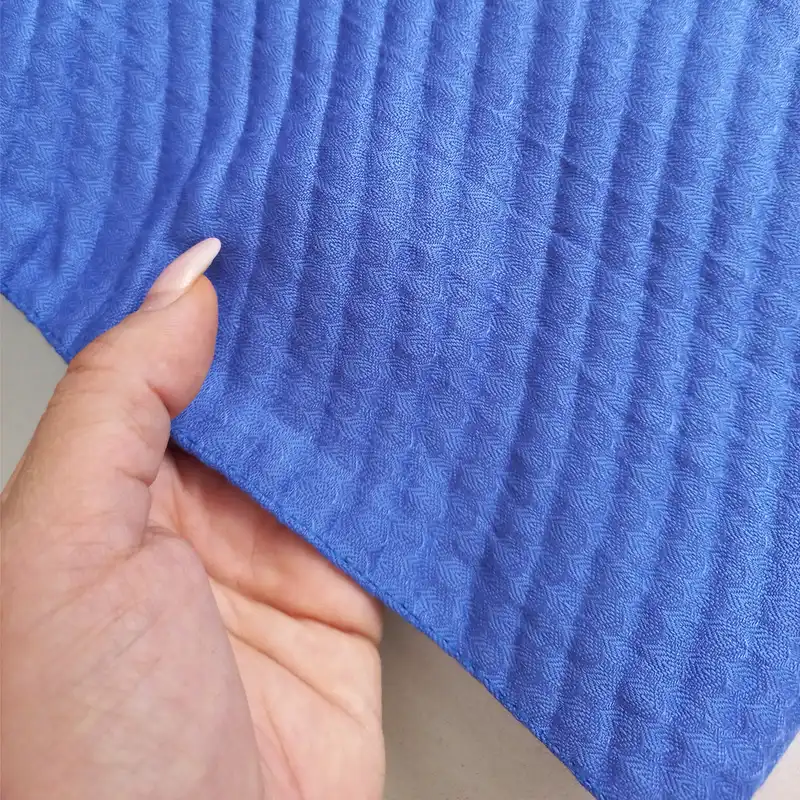 شال زنانه مدل نخی ساده پلیسه منگوله دار کد 135