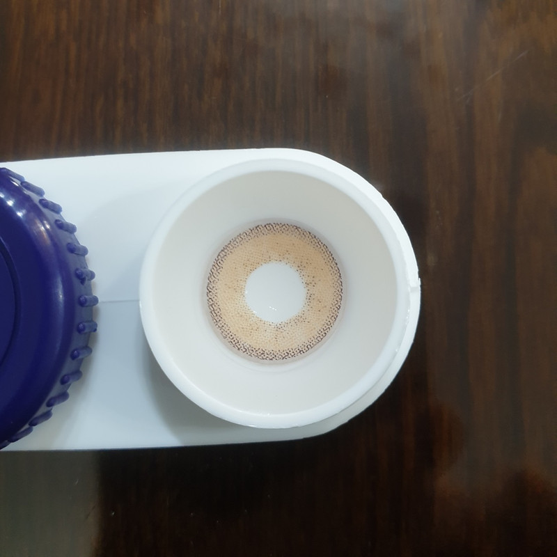 لنز چشم فلش مدل الیکسور رنگ عسلی روشن دور مشکی