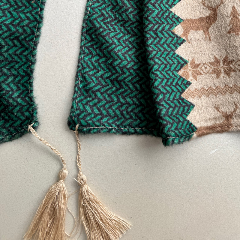 شال زنانه مدل موهر مخمل گوزن دار اقلیمی حاشیه خط ریز منگوله دار