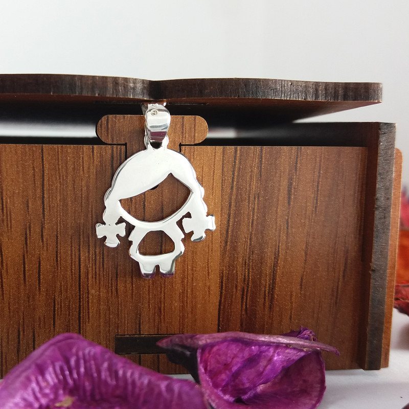 آویز گردنبند نقره زنانه مدل دختر کوچولو آویز گردنبند نقره زنانه مدل دختر کوچولو