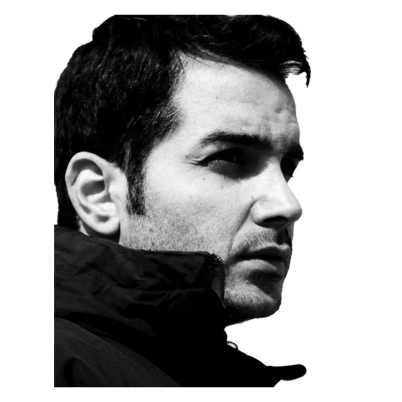 استیکر پارچه و لباس پاد آفرین مدل خواننده محسن یگانه کد 3175