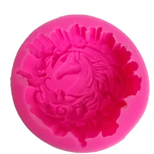 قالب شمع میتنگون مدل سکه اسب نماد سال 1405