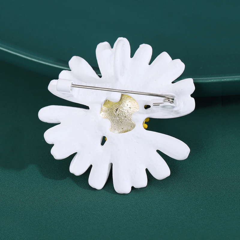 گل سینه زنانه مدل گل بابونه کد 112006230