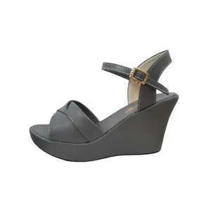 صندل زنانه مدل لژ