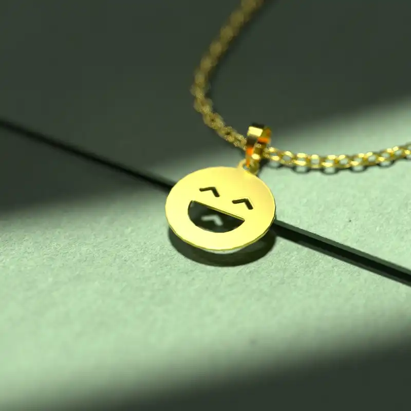 گردنبند طلا 18 عیار زنانه مدوپد مدل ایموجی کد c2-1-1114