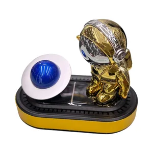 خوشبوکننده خودرو مدل سولار خورشیدی چرخشی طرح آدم فضا نورد کد GLD 