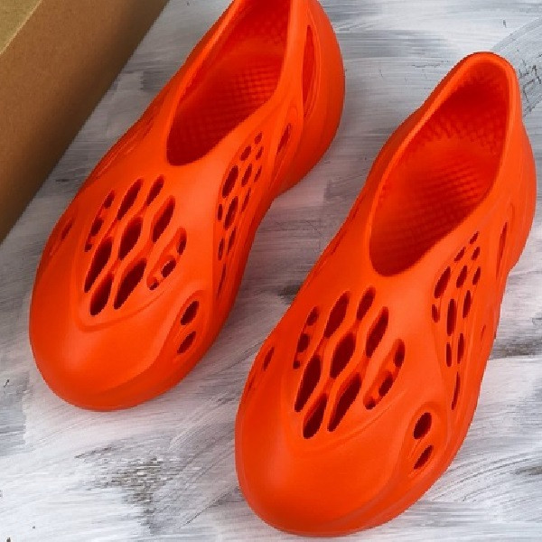 کفش ساحلی مدل  Yeezy Foam