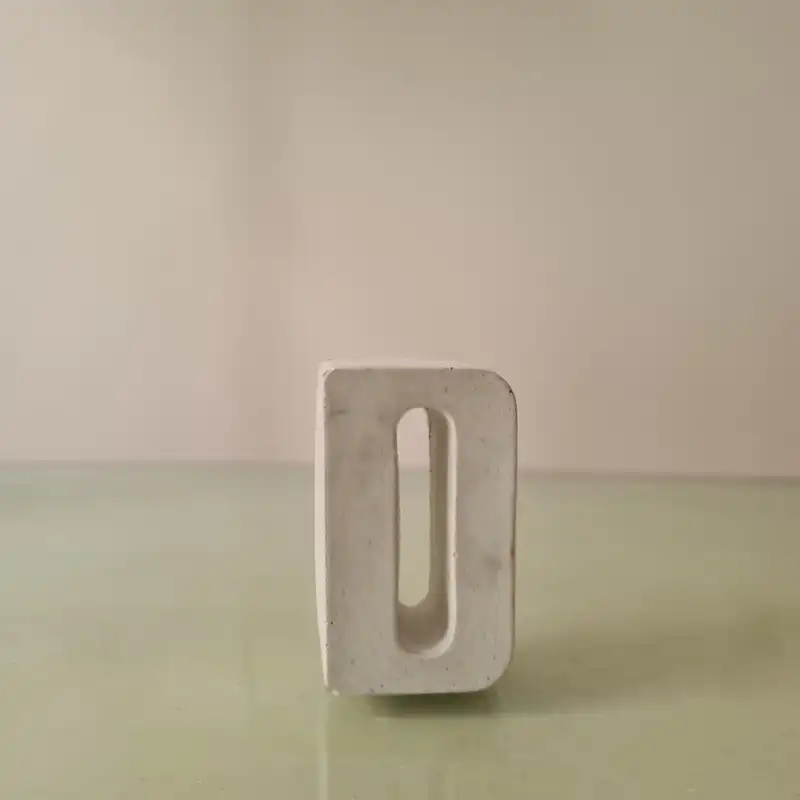 استند رومیزی تزیینی مدل حرف D