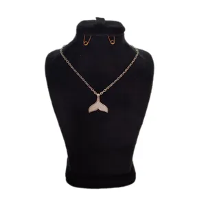 گردنبند مدل دم وال صدفی