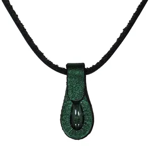 گردنبند دست ساز زنانه مدل زمردخاموش چرم طبیعی