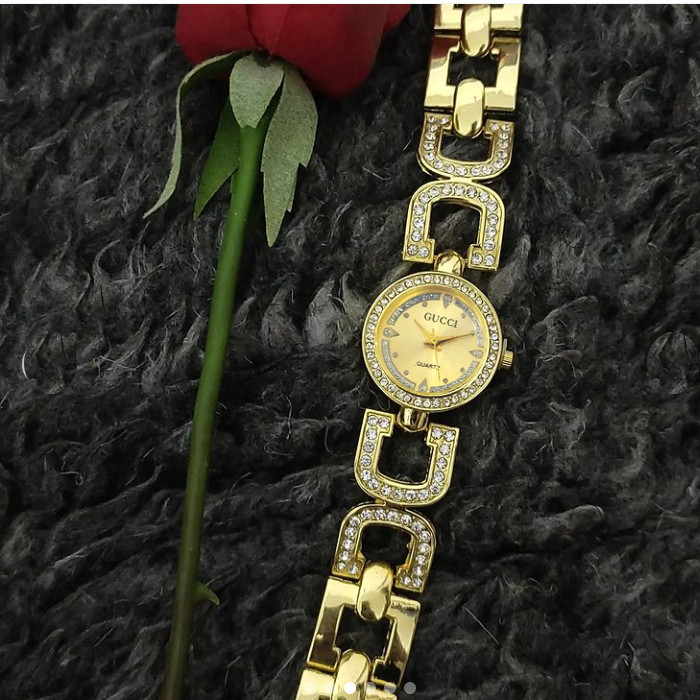 ساعت مچی عقربه ای زنانه مدل مجلسی نگین دار کد GL1