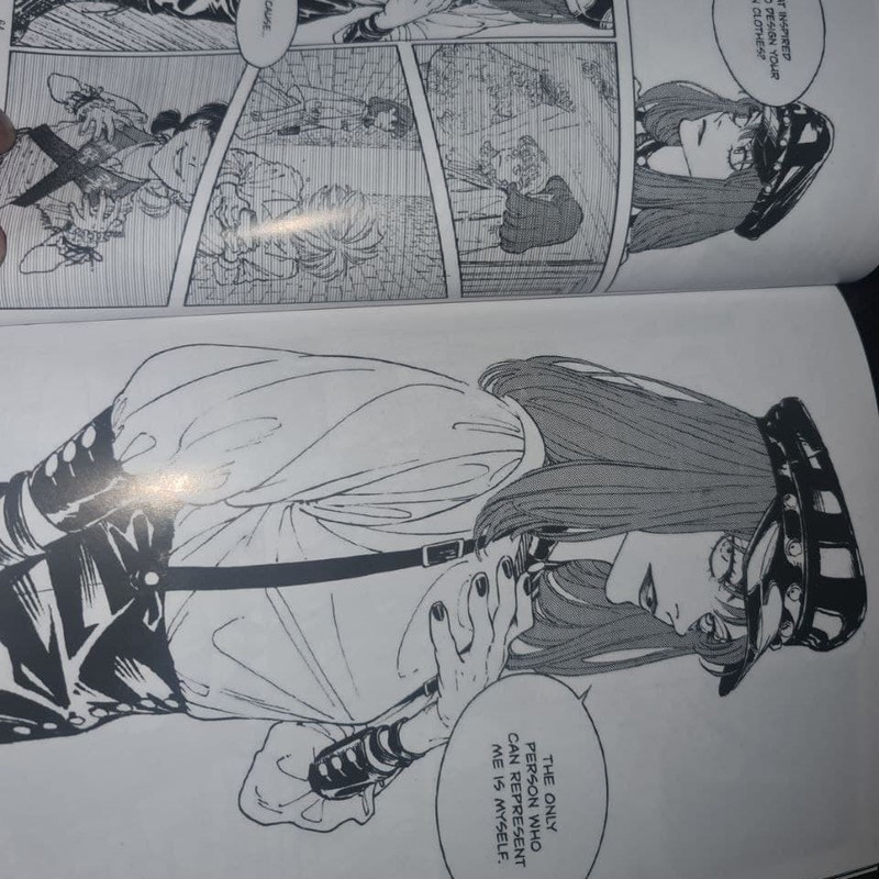 مجله کروئلا سیاه قرمز و سفید آگوست 2021