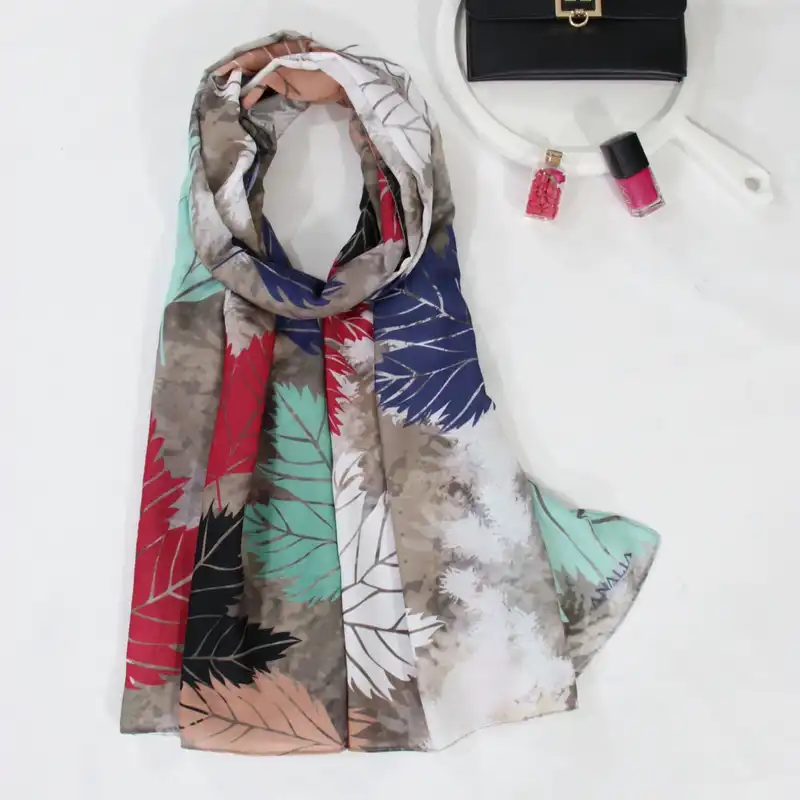 شال زنانه مدل نخی جدید طرح برگ پاییزی کد a-2875