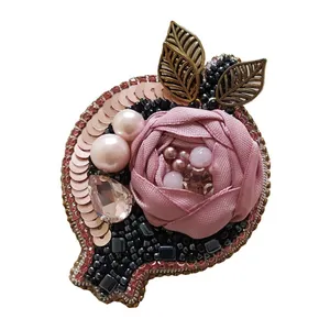 گل سینه زنانه مدل انار 2