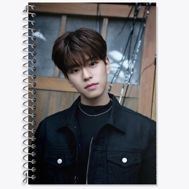دفتر لغت 50 برگ خندالو مدل سونگمین گروه استری کیدز Stray Kids کد 11854