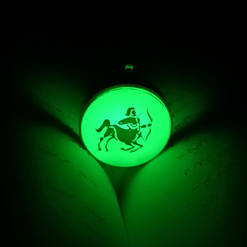 گردنبند مردانه مدل آذر ماه اسب با سیمای انسان شبتاب استیل گردنبند مردانه مدل آذر ماه اسب با سیمای انسان شبتاب استیل