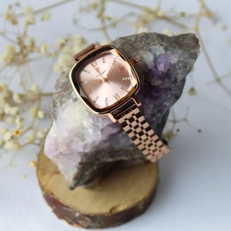 ساعت مچی عقربه ای زنانه پوداگار مدل P 712