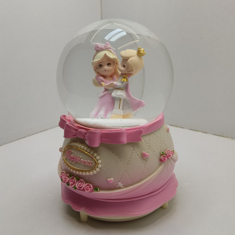 گوی موزیکال مدل پمپی و گردان طرح پرنسس و شاهزاده