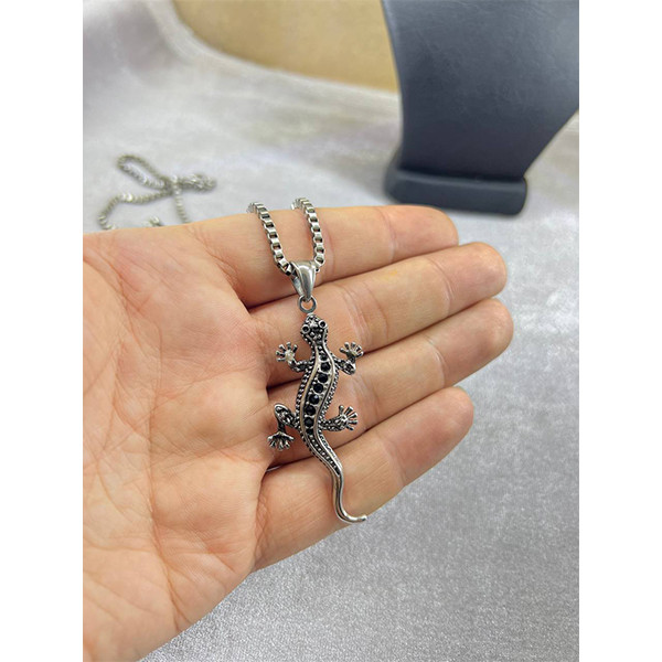 گردنبند مردانه مدل مارمولک دست ساز سوسکی کد 986473